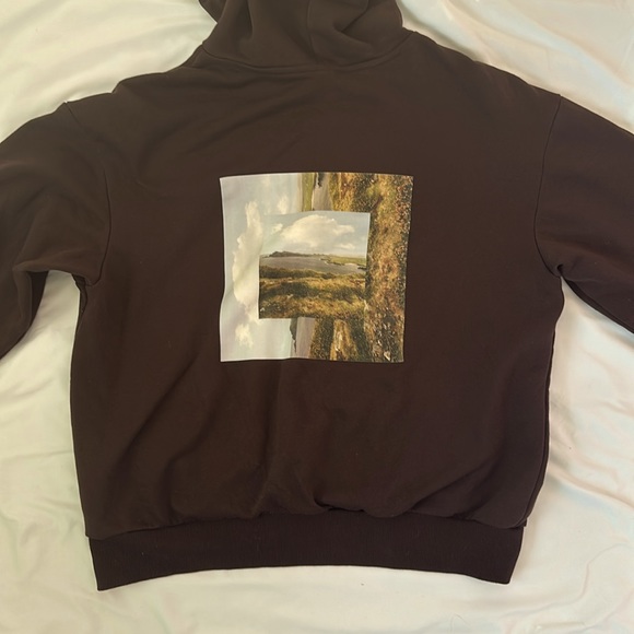 Medium dark brown hoodie, like new, slightly used, h&m, oversized fit. - Picture 5 of 5